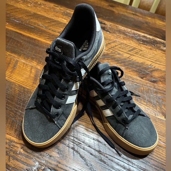 Men’s 9 Dark Gray/White Adidas Canvas Sneakers - like new - Picture 6 of 8